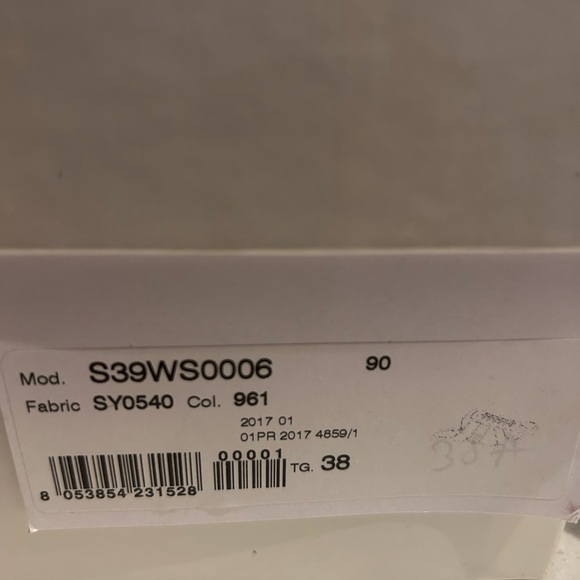 So cool new in box Martin Margiela blue and white leather print slides. Size 38 - Picture 12 of 12